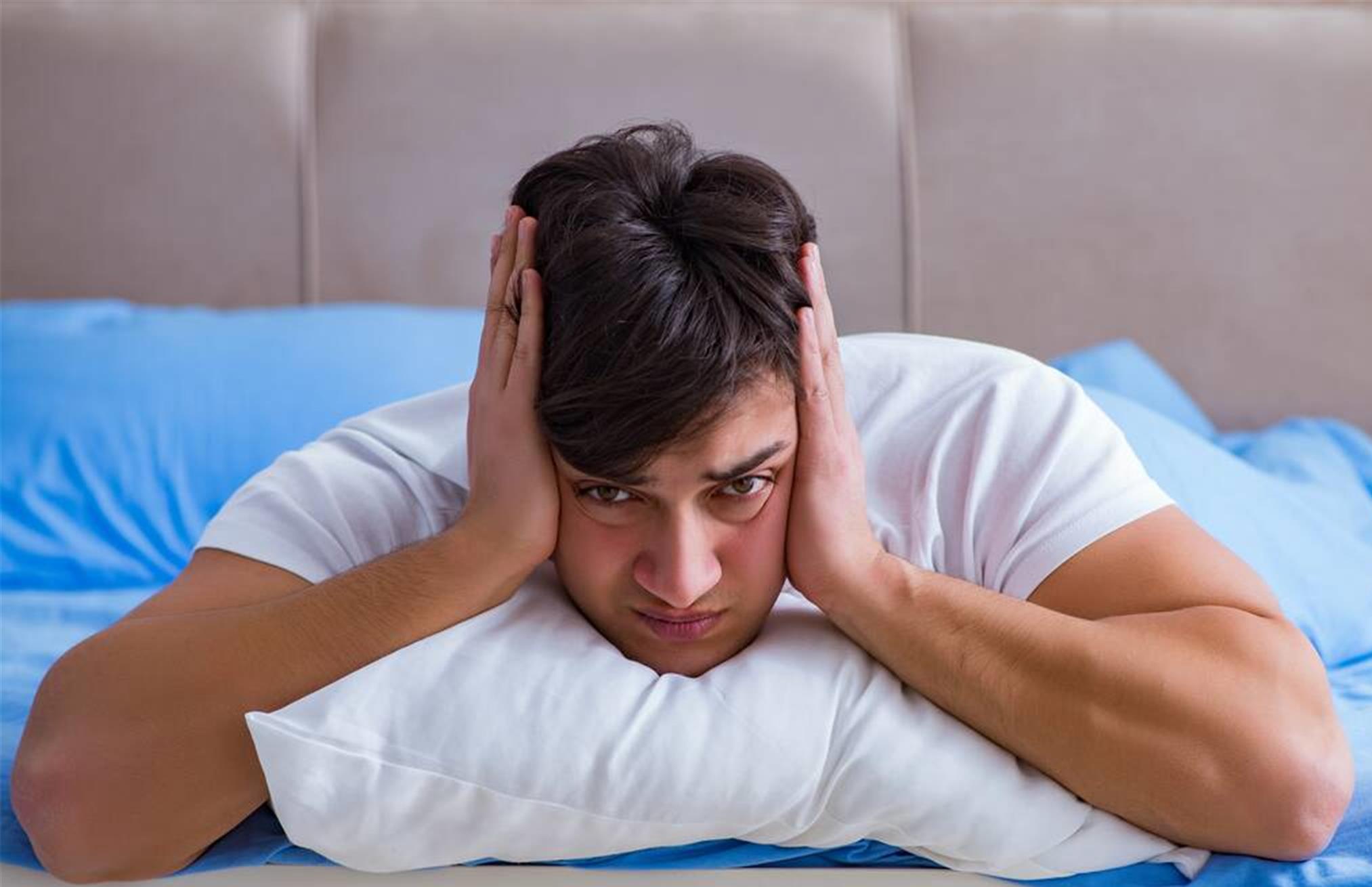 男人也有生理期？提醒：身体若有4个症状，或是大姨夫来“敲门”