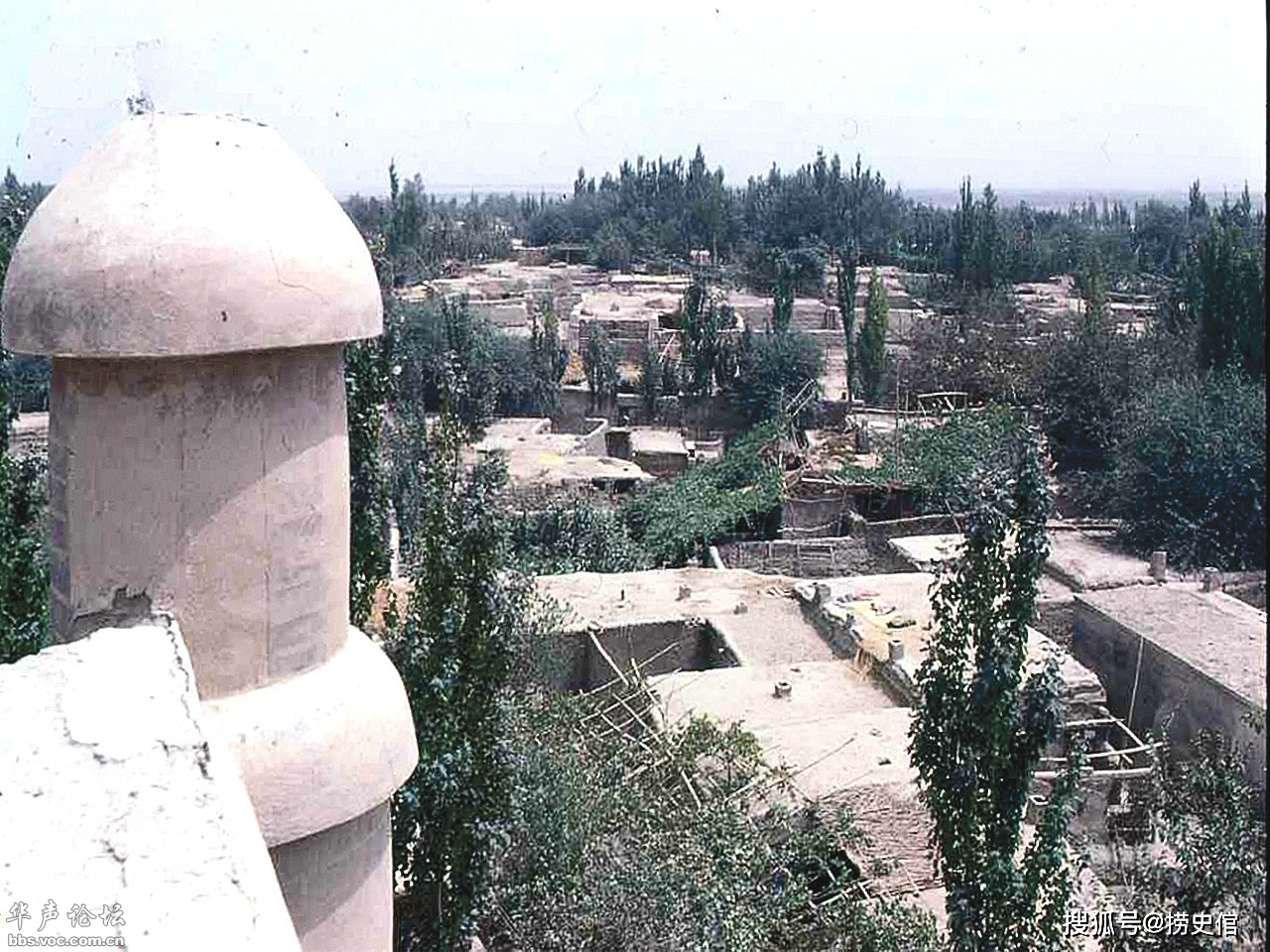 老照片,1980年的新疆于田,飞机场还是土路