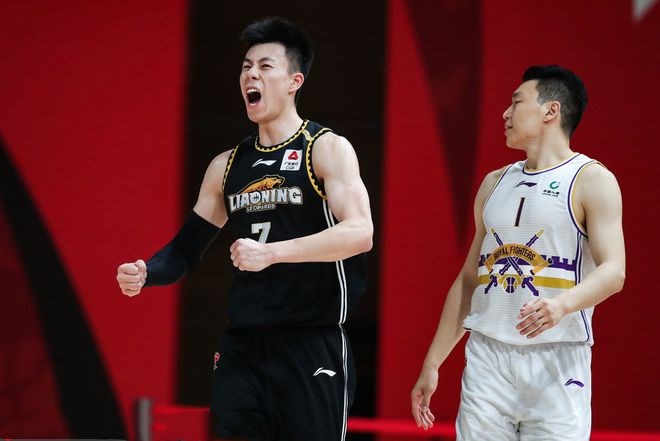 这就是中美篮球的差距!张镇麟ncaa不起眼,回国后却成巨星胚子