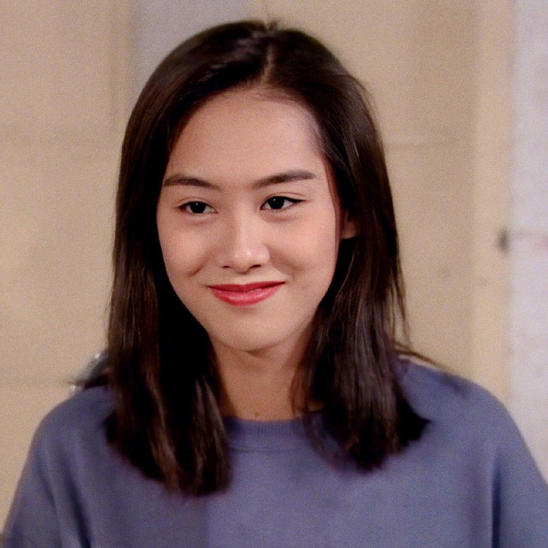 49岁朱茵晒照,短发造型气质如18岁少女,网友:紫霞仙子生日快乐