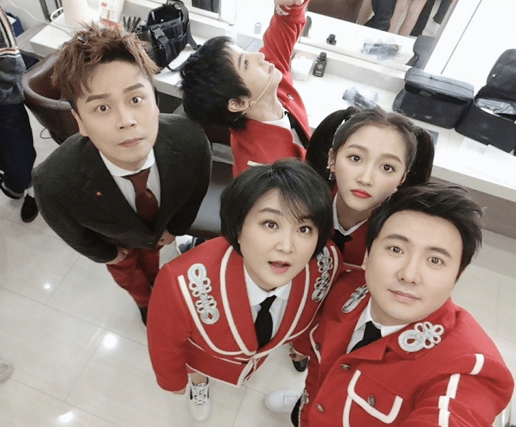 王牌对王牌蔡明猜成语_蔡明王牌对王牌(2)