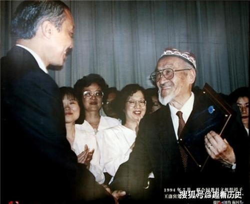 '西部歌王'王洛宾深夜赶回家,妻子冷冷问道:今夜你打算住哪?