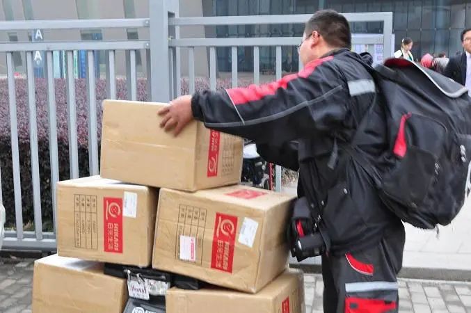 王卫|中国快递业“首富”诞生：不到一年身家增千亿，是马云最佩服的人