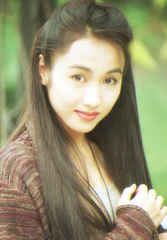 周震|娱乐圈到处是周震南虞书欣同款公子千金,艺人都不愿立寒门人设?