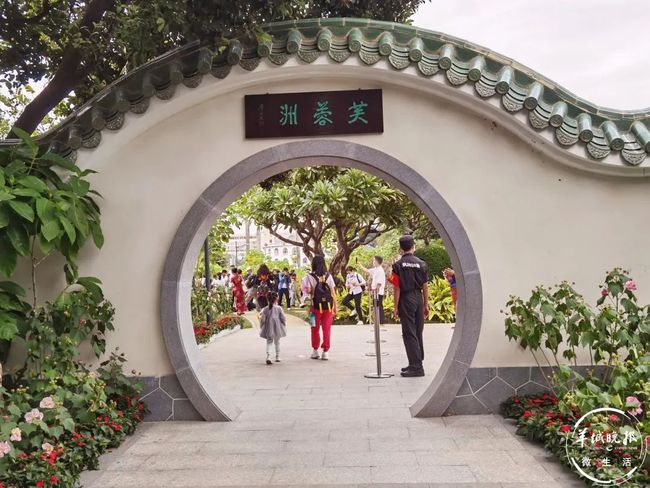 芙蓉洲景区是流花八景之一"芙蓉三醉",就在流花湖公园的北面,建于1976