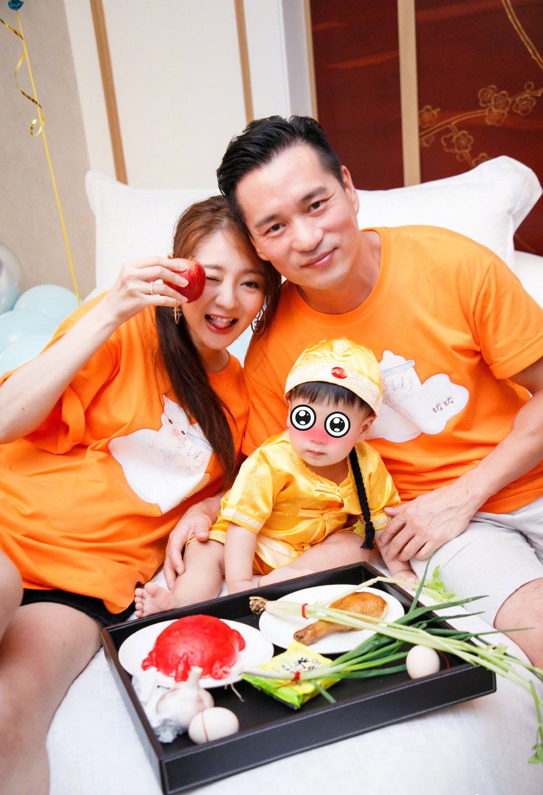 长大以后的孩子穿别人的衣服好吗 04204c2ddceb43b6baa2b7b05b2e1619.jpeg