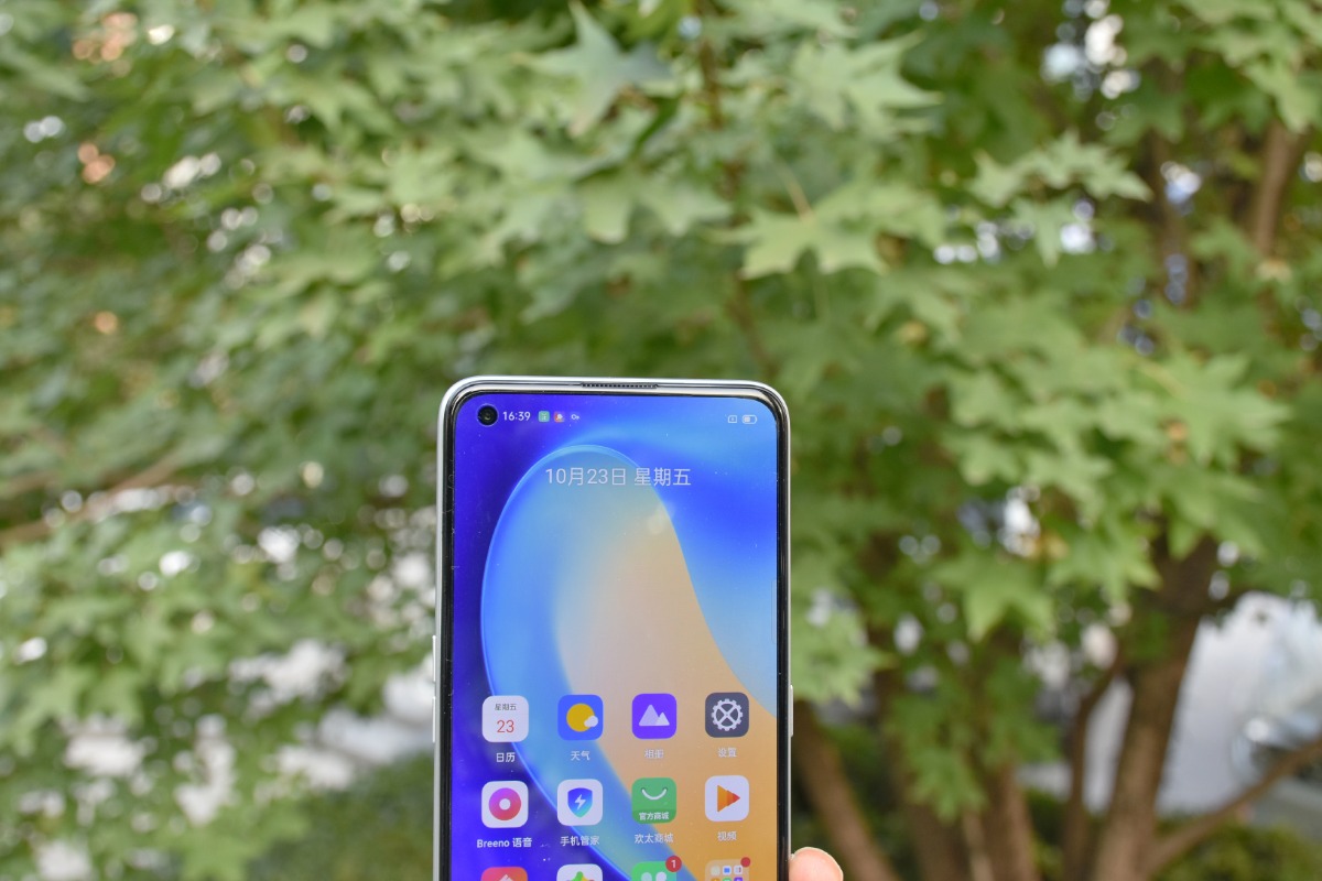 双5g天玑800u加持真我q2pro实力惊喜