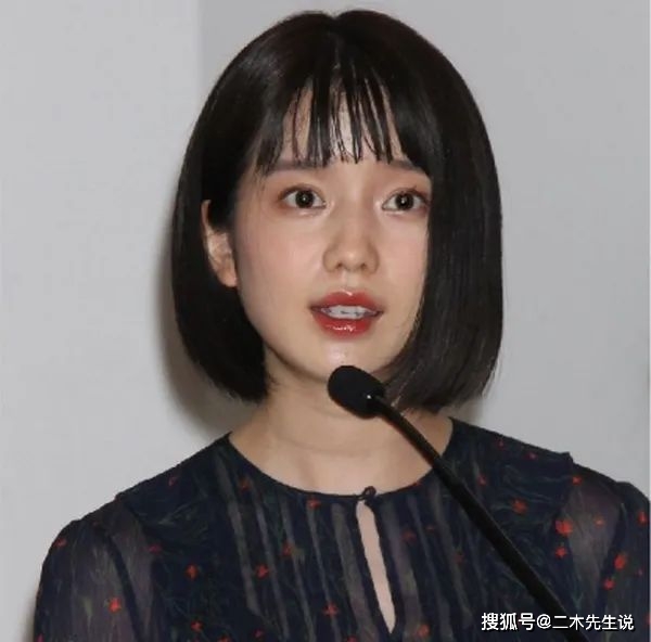 156cm29岁日本人气第一女主播弘中绫香,却自曝毒舌又贫乳