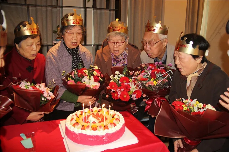 集体|西安市第一中学为离退休教师举办集体祝寿活动