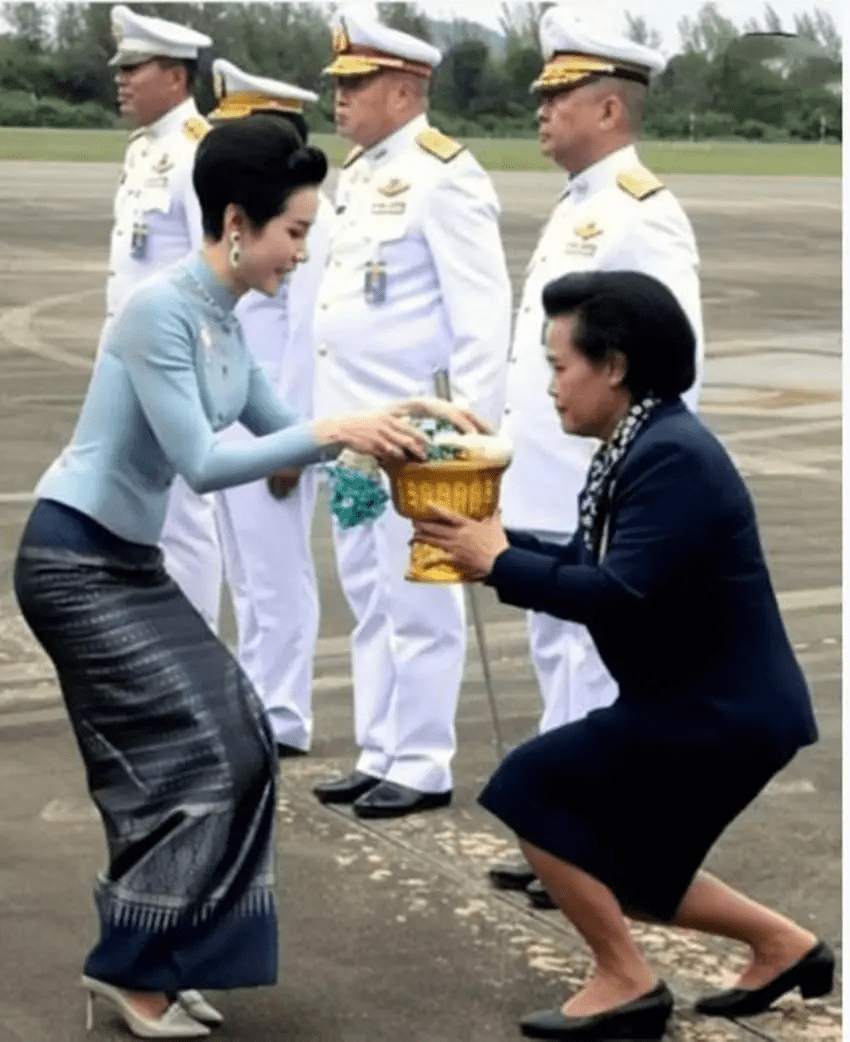 泰甄嬛|“泰甄嬛”复宠变化大，穿传统服装身姿婀娜，奢华珠宝曝光新靠山