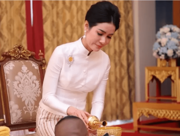 泰甄嬛|“泰甄嬛”复宠变化大，穿传统服装身姿婀娜，奢华珠宝曝光新靠山