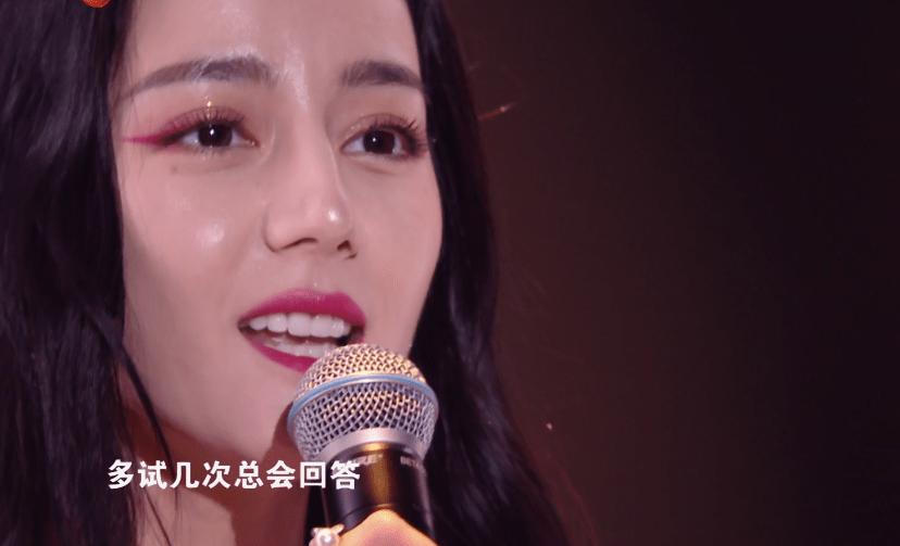 沟壑|热巴晚会造型翻车，瘦到脸颊凹陷满脸沟壑，同场郑爽也没好到哪去