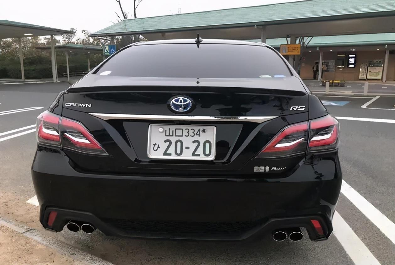 全新丰田皇冠出击,帅气外观 混动技术,rs版本提供3.5l v6引擎
