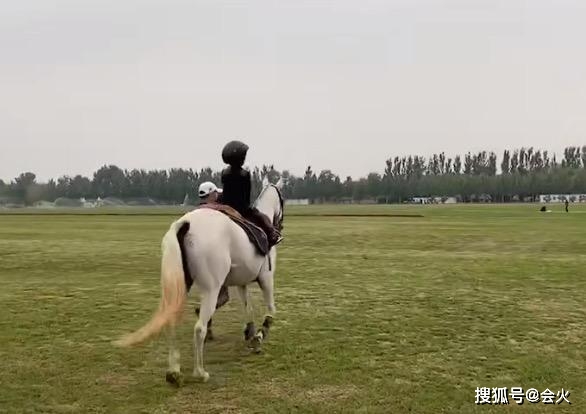 高定|章子怡自曝想让女儿做设计师，高定珠宝随意玩，据传市值五亿左右