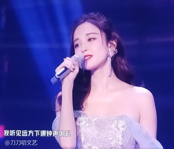 晚会照妖镜:黄晓明暴瘦 姚晨腰粗,王鸥美瞳忒诡异