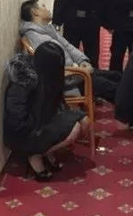 一处深巷中的平房作为窝点,通过到路口站街招嫖的方式以老年人为目标