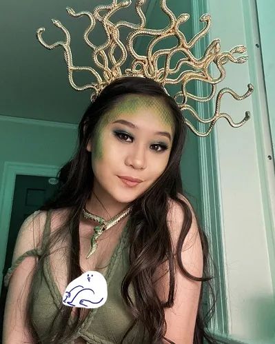 李连杰女儿自曝患抑郁症后晒照,身材遗传妈妈