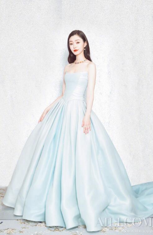 产品|宋轶白成一道光 抓住美白季你也可以