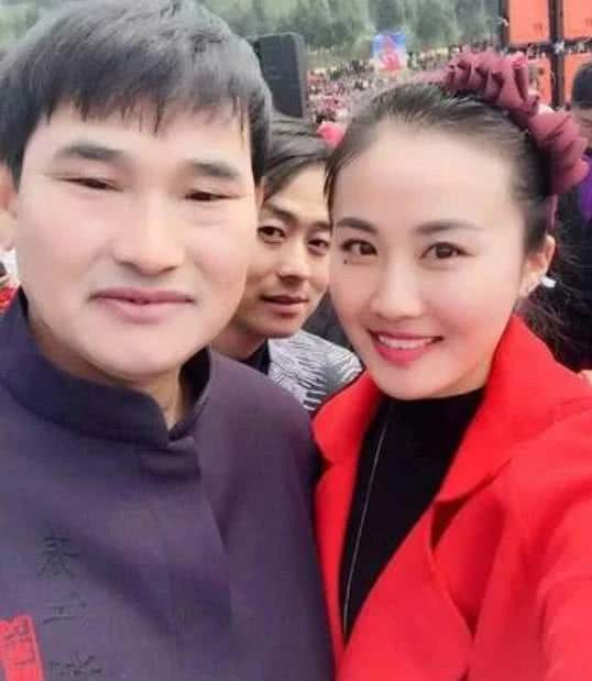 原创大衣哥儿媳亚男,还未证实过门已日赚20万,为爱情还是为事业?