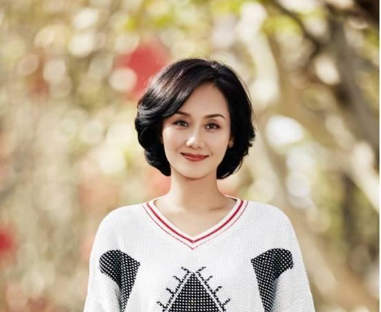 李颖:儿子是张翰,女儿是金紫薇,如今52岁魅力不输当年