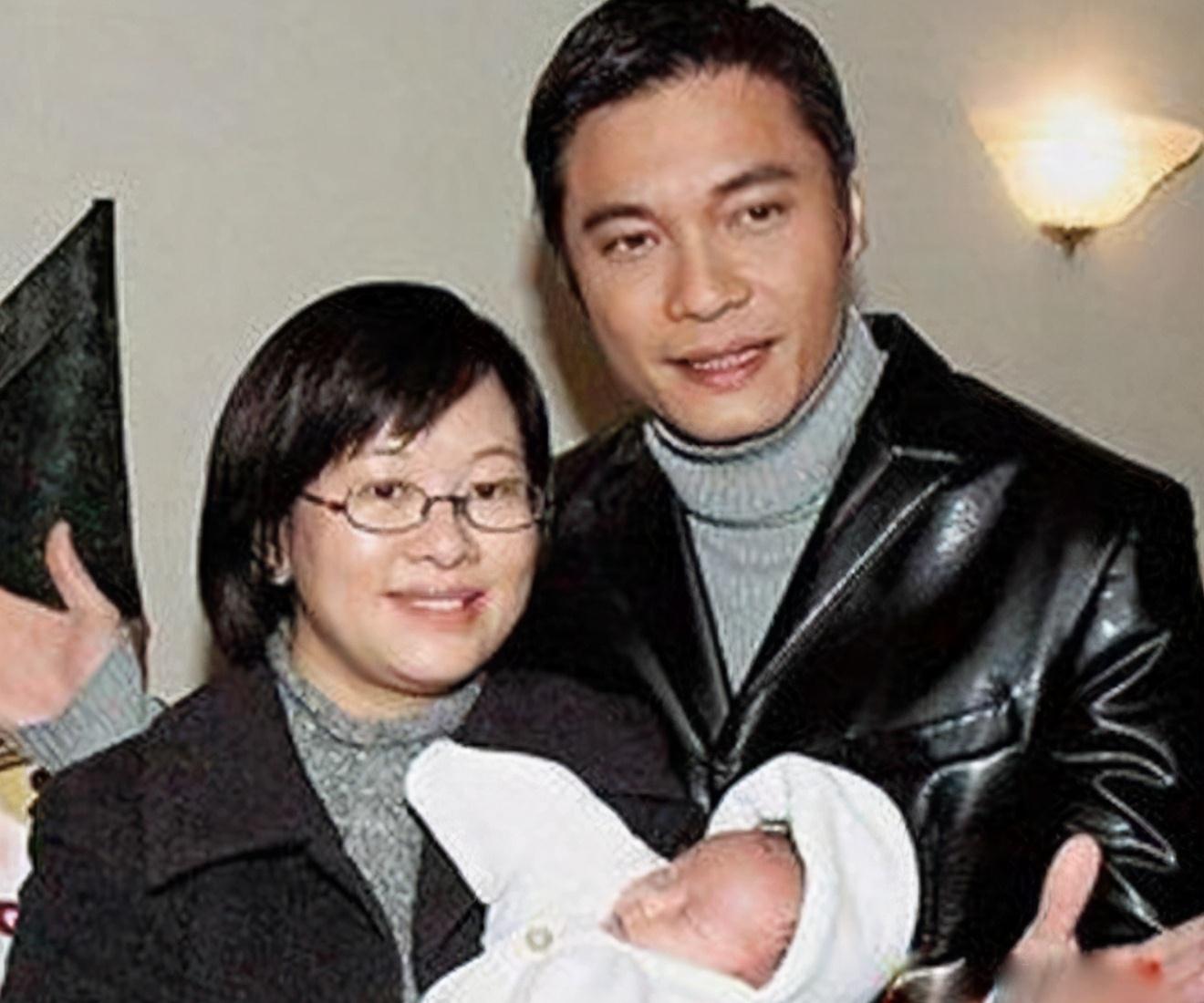 为娶小12岁娇妻,罗嘉良净身出户,如今对前妻母子不闻不问?