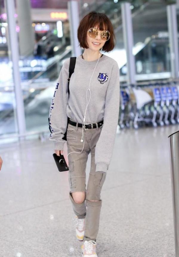 服装|鲁豫可别瘦了，都已经50岁了，穿裙子空空荡荡显的不太健康