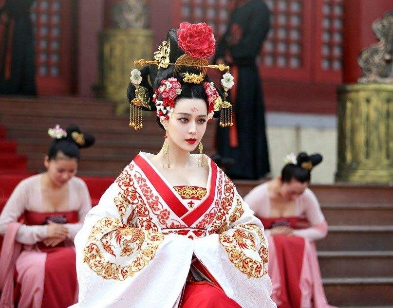 大唐盛世国富民强绫罗绸缎寻常百姓也能穿起女子为何袒胸露乳