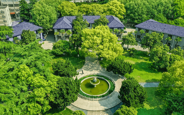 985大学江苏录取分%_江苏女学霸高考成绩401分,放弃多所985大学,却选择这