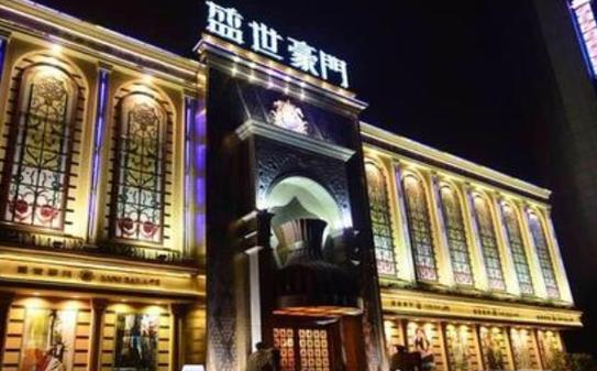 中国第一女首富，丈夫被绑架30年至今没找到，死