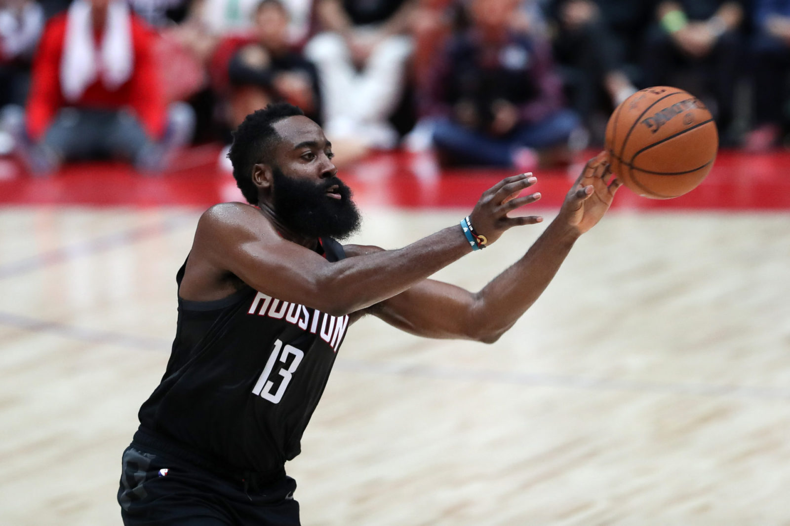 nba交易传闻费城76人队正准备进行一场轰动的交易来获得哈登