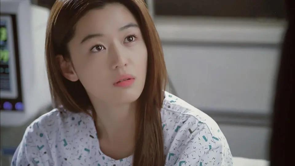 陈红和|女明星比美暗自发力？！唐艺昕产后复出美炸天，可惜对上了婊里婊气的乔欣...