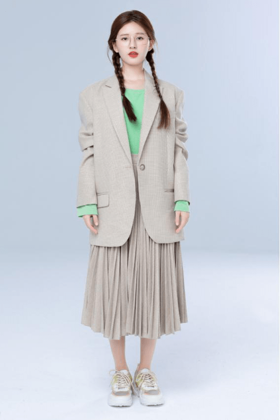 少女|古灵精怪赵露思，双马尾配白色大领裙更显少女感，让人怎么不爱