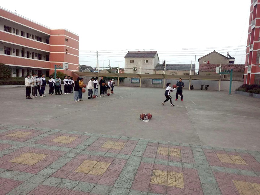 为迎接宝应县"身心两健"主题教育现场会,宝应县氾水镇中心初级中学的