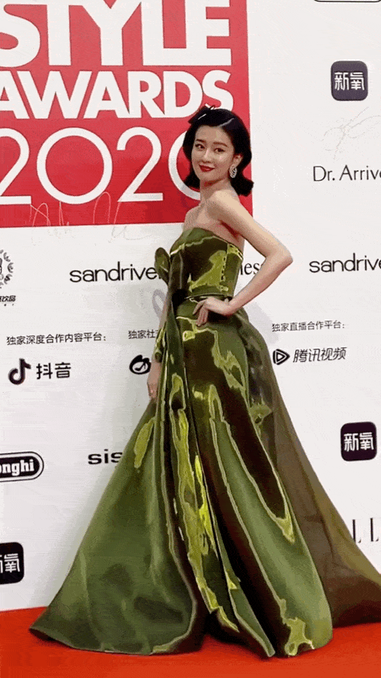 陈红和|女明星比美暗自发力？！唐艺昕产后复出美炸天，可惜对上了婊里婊气的乔欣...