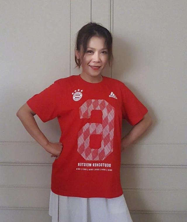 都是那|54岁膝下无子的田震，生活给她再多打击，她都是那朵铿锵玫瑰