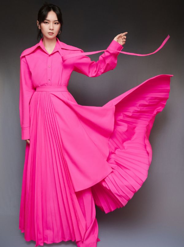 路线|“男人婆”周笔畅也走性感路线？看她穿薄纱裙露面，比杨幂还要撩