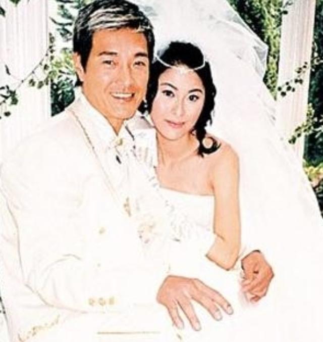 05,为了孩子读书拿出了""棺材本""1998年卢惠光和妻子黎淑贤结婚,婚后