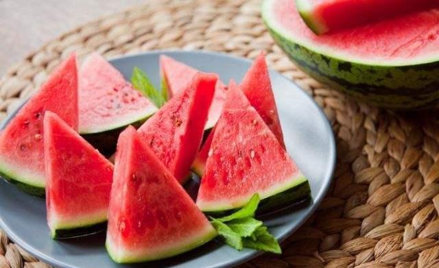 西瓜怎么做好吃的美食 0cb6729af89a4542945415bf1ac249cc.jpeg