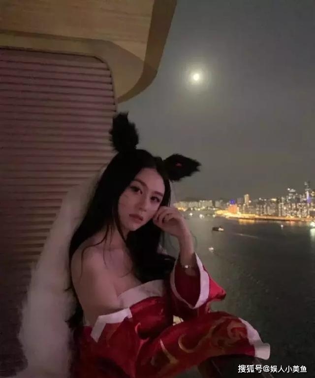 沈月|邱淑贞女儿COS九尾狐,长相大气而甜美,同母相比还缺气质?