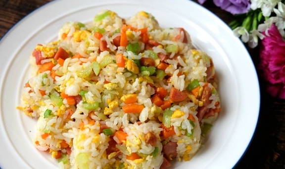 如何简单做一份蛋炒饭 336a544b87c147989d23bdf575c218ae.jpeg