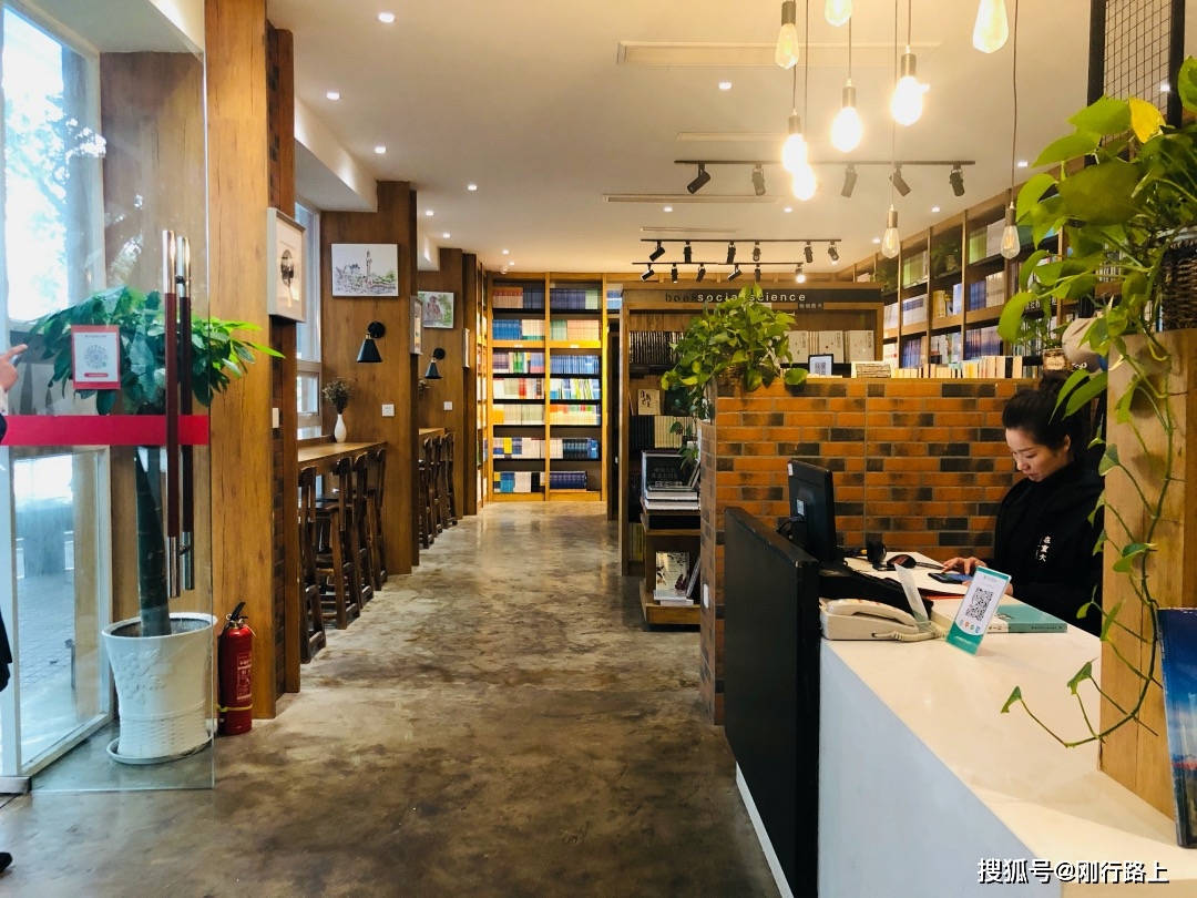 原创位于重庆大学的安静咖啡厅,平时人少,周末约会好地方