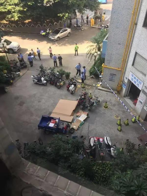 东莞快递员被跳楼男子砸中身亡，生前送货单催
