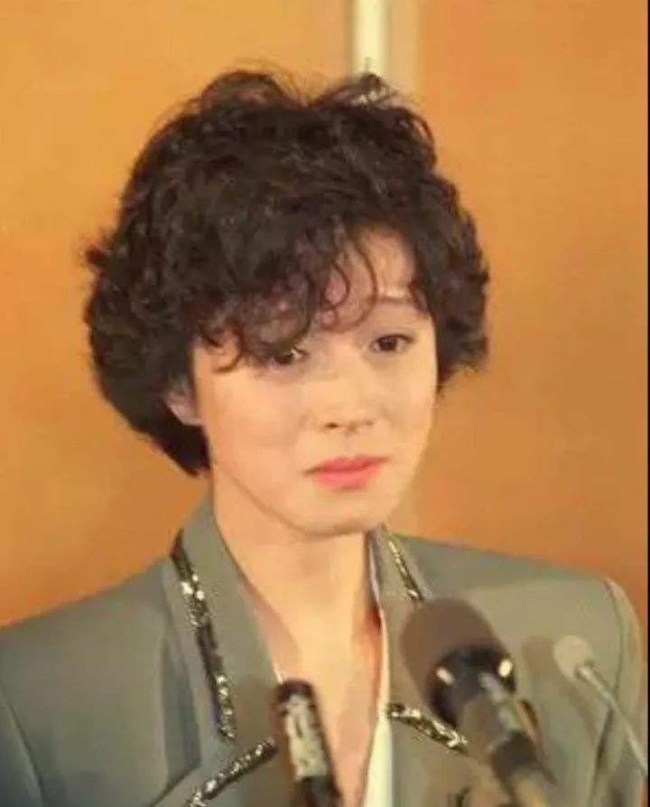 中森明菜:被渣男毁掉的"绝世美人,连张国荣都为她心动