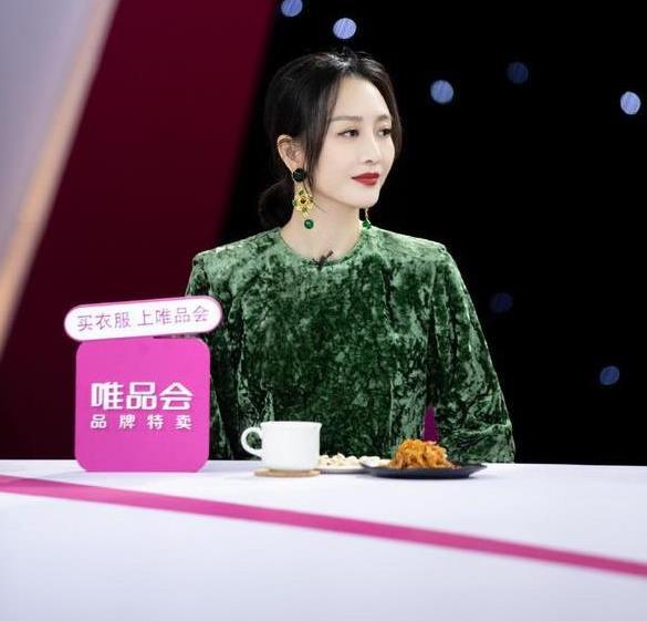 王鸥遗传妈妈天生“颜值高”,同母异父妹妹更漂亮