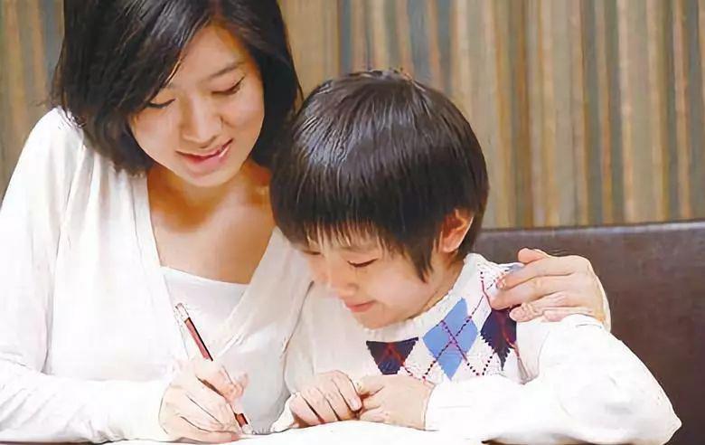 怎么样才能心平气和的教孩子写作业 de66938851f74046bccd4478605973aa.jpeg