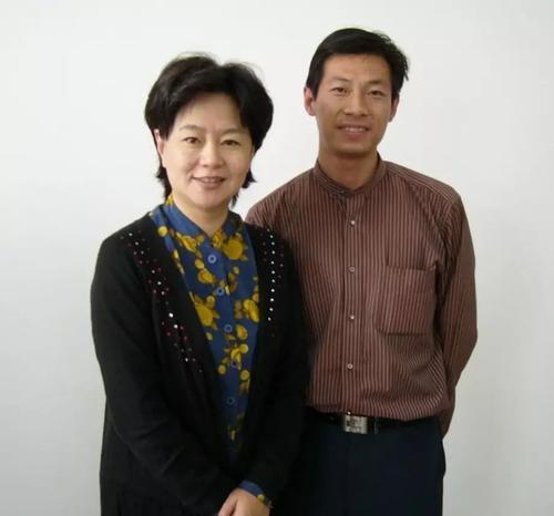 鞠萍带着儿子再嫁人，与二婚丈夫恩爱多年，5