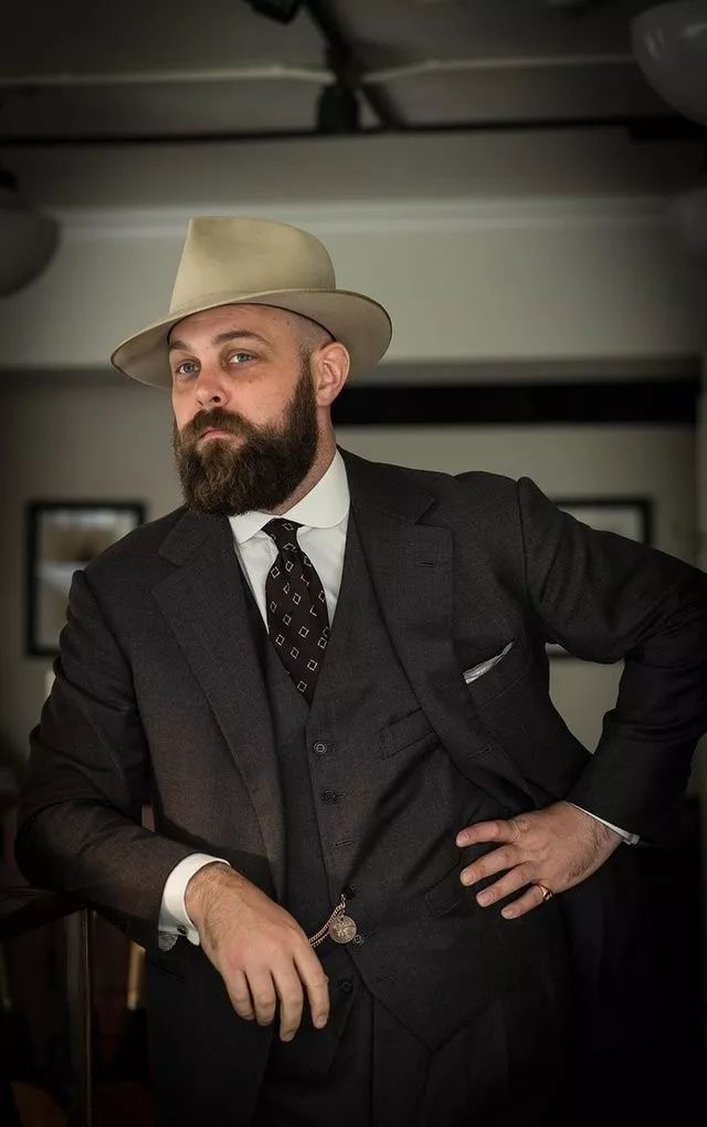 身材|肉肉男还在烦恼秋冬怎么穿？简单两招让你轻松搭出型男范