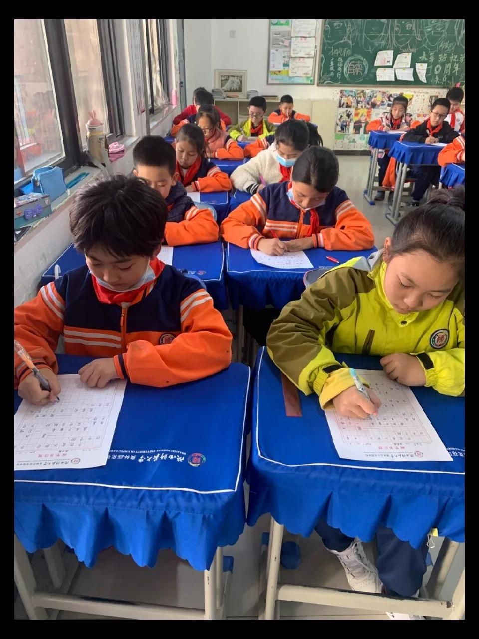 比赛|陕西师范大学奥林匹克花园学校小学部举行高段硬笔书写大赛