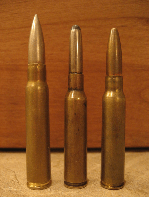 1938年,7.35x51mm步枪弹问世,下图中三分别是7.9x57mm毛瑟,6.