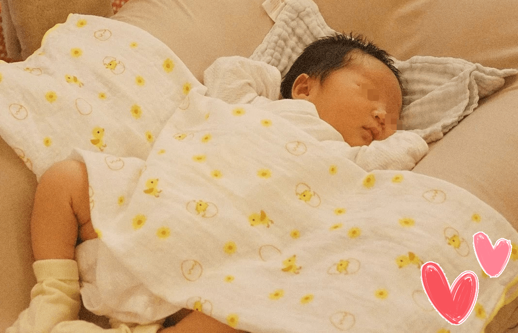 作息时间|该如何安排？这份宝宝作息时间表拍了拍宝妈0~6个月婴儿吃玩睡